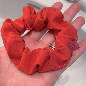 🍋 Lululemon Scrunchie 🍋 NWOT